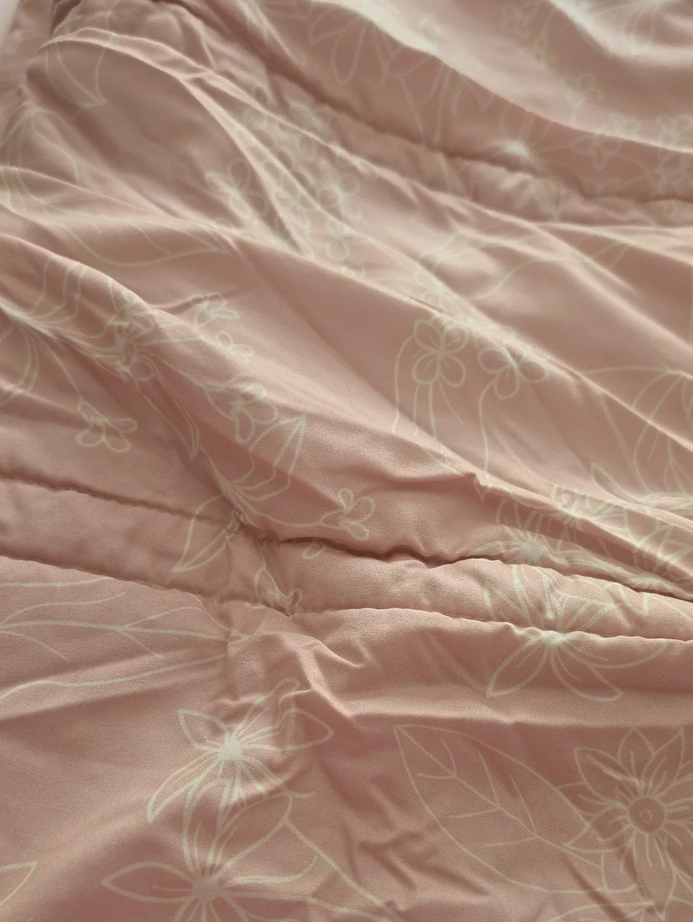 Room Essentials Pink Floral Comforter lofty microfiber